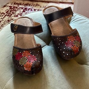 Beautiful Lartiste by spring step mules all day wearing in comfort true to size